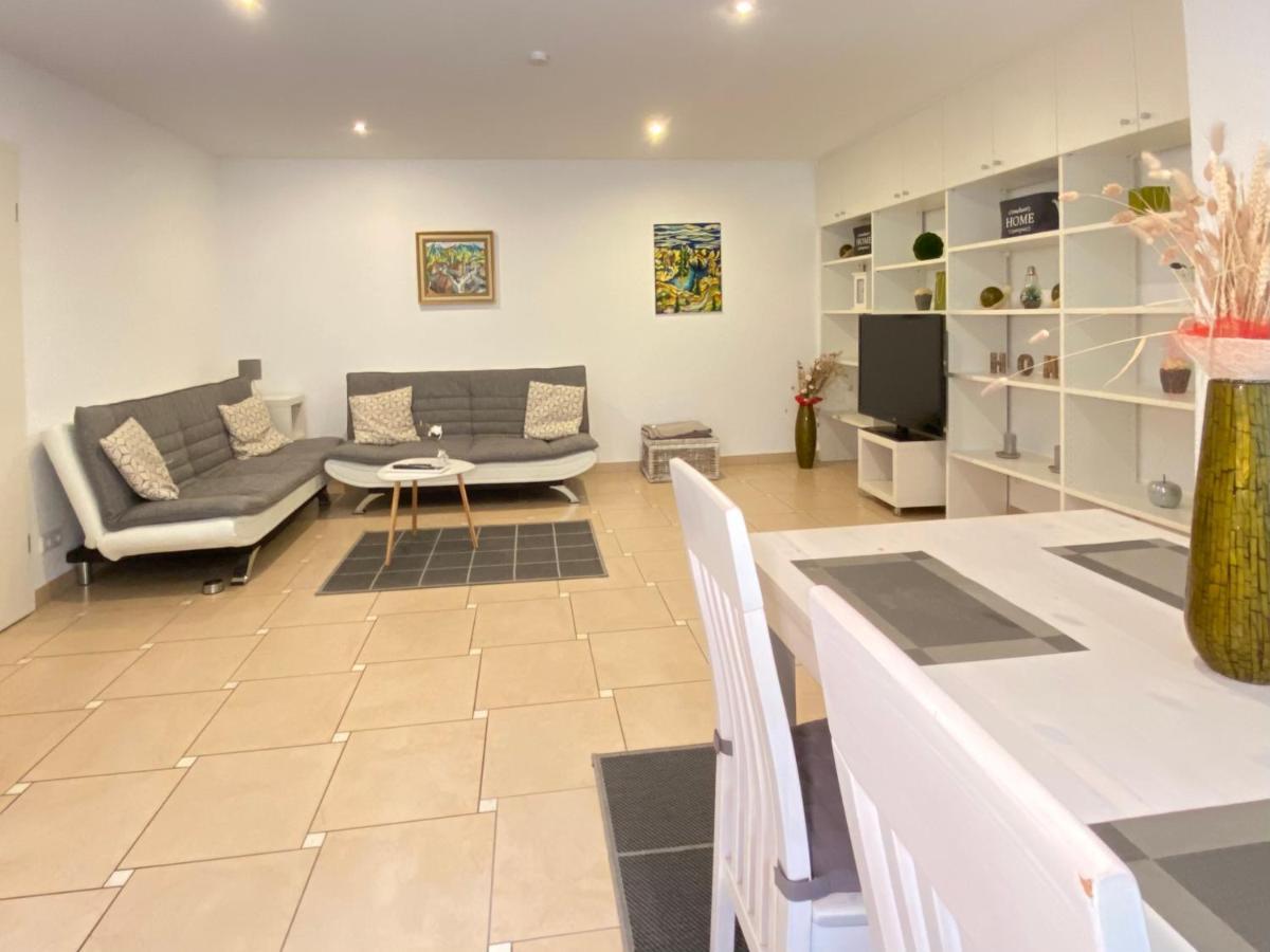 2 Zimmer Apartment, 70 Qm, Max 4 Pers, Private Terasse, 2 Parkplaetze, Internet 250 Mbit Gärtringen Exterior foto